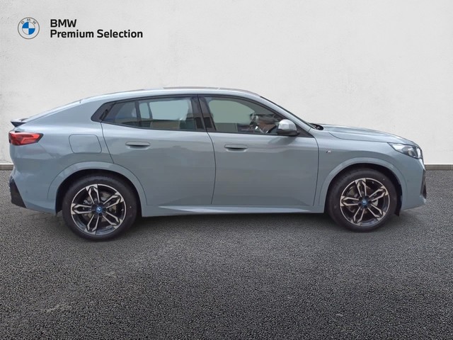 BMW iX2 eDrive20 color Gris. Año 2025. 150KW(204CV). Eléctrico. En concesionario Marmotor de Las Palmas