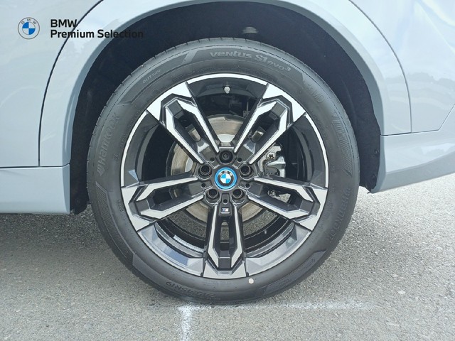 BMW iX2 eDrive20 color Gris. Año 2025. 150KW(204CV). Eléctrico. En concesionario Marmotor de Las Palmas