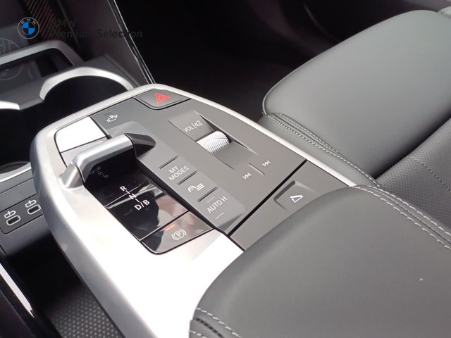 BMW iX2 eDrive20 color Gris. Año 2025. 150KW(204CV). Eléctrico. En concesionario Marmotor de Las Palmas