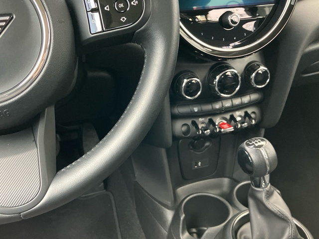 fotoG 16 del MINI MINI 5 Puertas Cooper 100 kW (136 CV) 136cv Gasolina del 2021 en León