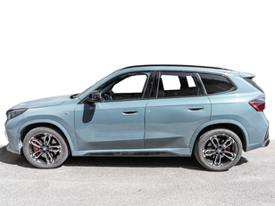 Fotos de BMW X1 M35i color Verde. Año 2024. 221KW(300CV). Gasolina. En concesionario Caetano Cuzco Raimundo Fernandez Villaverde, 45 de Madrid