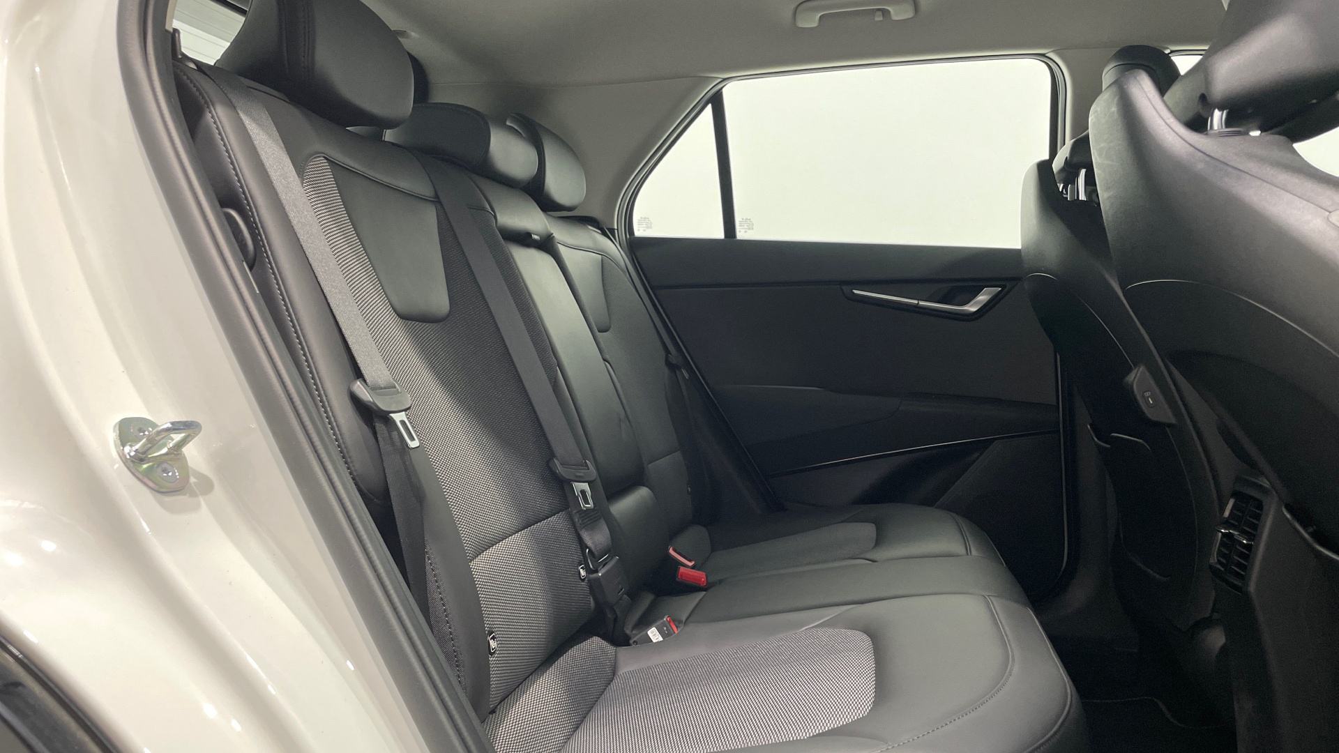Kia Niro 1.6 GDi PHEV - 12