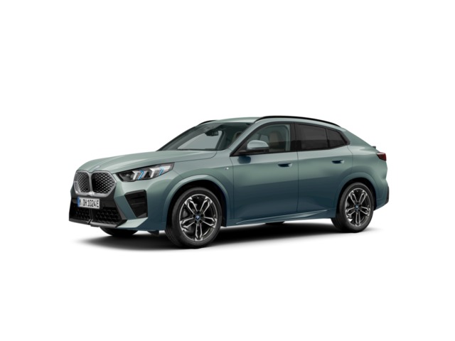 BMW iX2 eDrive20 color Verde. Año 2024. 150KW(204CV). Eléctrico. En concesionario Oliva Motor Girona de Girona