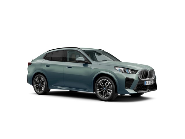 BMW iX2 eDrive20 color Verde. Año 2024. 150KW(204CV). Eléctrico. En concesionario Oliva Motor Girona de Girona