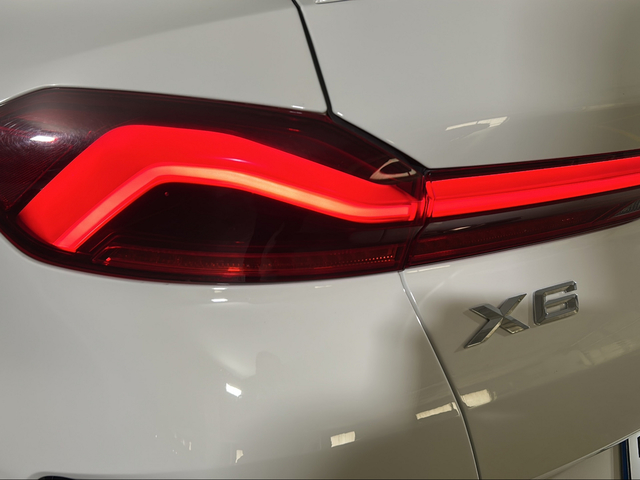 BMW X6 xDrive30d color Blanco. Año 2021. 210KW(286CV). Diésel. En concesionario San Pablo Motor | Su Eminencia de Sevilla