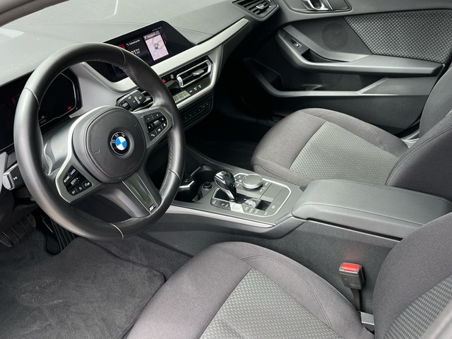 BMW Serie 1 116d color Gris Plata. Año 2020. 85KW(116CV). Diésel. En concesionario Celtamotor Vigo de Pontevedra