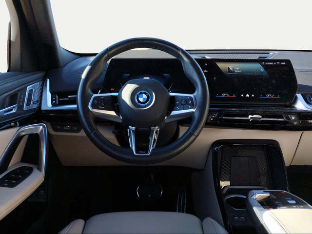 BMW iX2 xDrive30 color Gris. Año 2025. 230KW(313CV). Eléctrico. En concesionario San Rafael Motor, S.L. de Córdoba