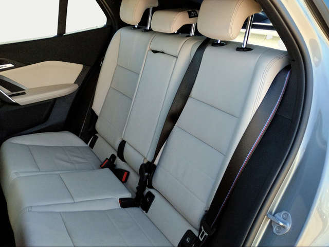 BMW iX2 xDrive30 color Gris. Año 2025. 230KW(313CV). Eléctrico. En concesionario San Rafael Motor, S.L. de Córdoba