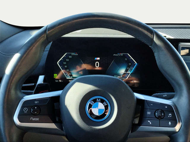 BMW iX2 xDrive30 color Gris. Año 2025. 230KW(313CV). Eléctrico. En concesionario San Rafael Motor, S.L. de Córdoba