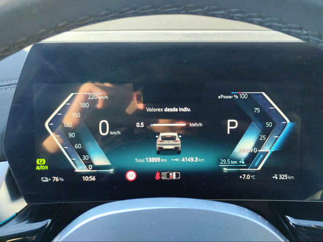 BMW iX2 xDrive30 color Gris. Año 2025. 230KW(313CV). Eléctrico. En concesionario San Rafael Motor, S.L. de Córdoba