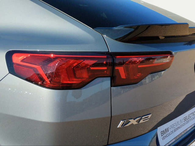 BMW iX2 xDrive30 color Gris. Año 2025. 230KW(313CV). Eléctrico. En concesionario San Rafael Motor, S.L. de Córdoba