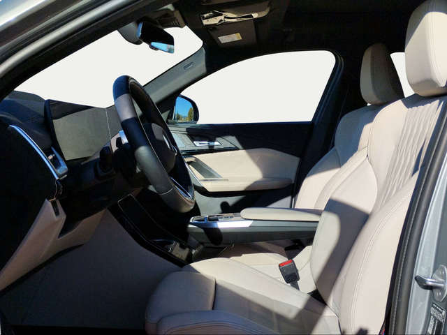 BMW iX2 xDrive30 color Gris. Año 2025. 230KW(313CV). Eléctrico. En concesionario San Rafael Motor, S.L. de Córdoba