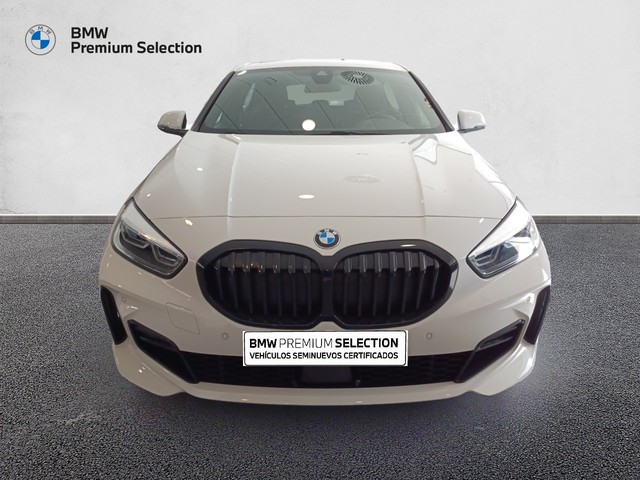 BMW Serie 1 118i color Blanco. Año 2023. 103KW(140CV). Gasolina. En concesionario Marmotor de Las Palmas