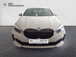 Fotos de BMW Serie 1 118i color Blanco. Año 2023. 103KW(140CV). Gasolina. En concesionario Marmotor de Las Palmas