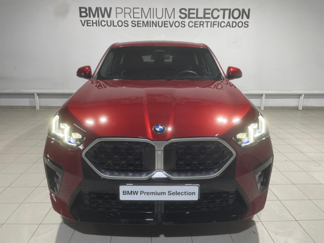 BMW X2 sDrive18d color Rojo. Año 2024. 110KW(150CV). Diésel. En concesionario Hispamovil, Orihuela de Alicante