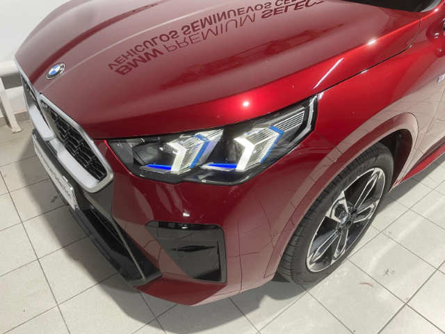 BMW X2 sDrive18d color Rojo. Año 2024. 110KW(150CV). Diésel. En concesionario Hispamovil Elche de Alicante