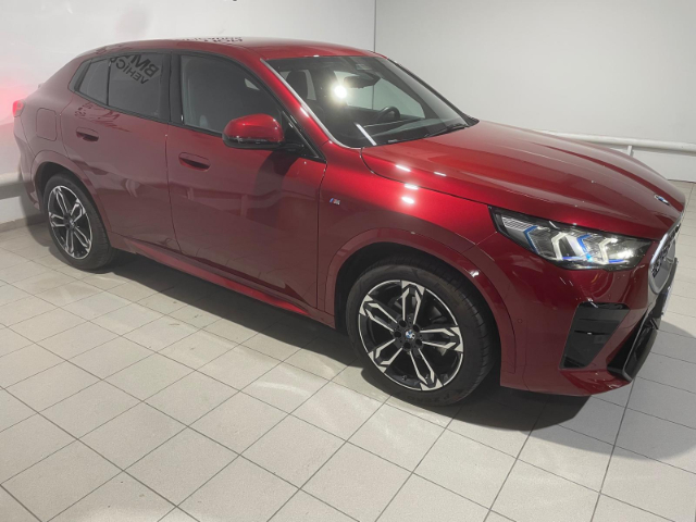 BMW X2 sDrive18d color Rojo. Año 2024. 110KW(150CV). Diésel. En concesionario Hispamovil Elche de Alicante