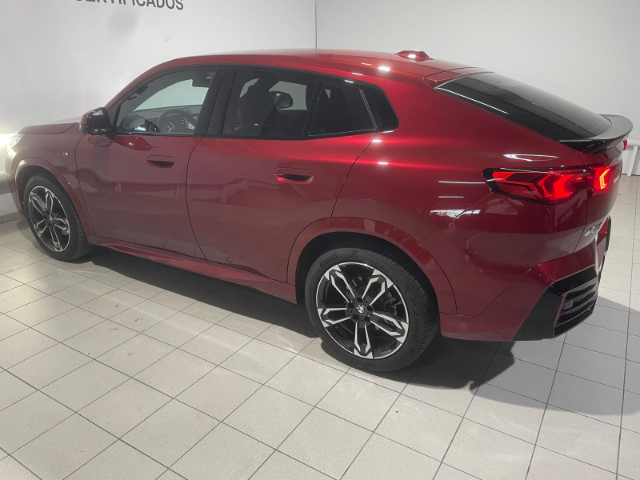 BMW X2 sDrive18d color Rojo. Año 2024. 110KW(150CV). Diésel. En concesionario Hispamovil Elche de Alicante