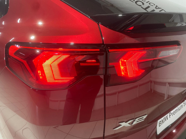 BMW X2 sDrive18d color Rojo. Año 2024. 110KW(150CV). Diésel. En concesionario Hispamovil Elche de Alicante