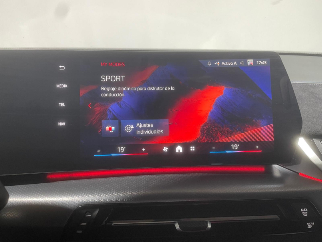 BMW X2 sDrive18d color Rojo. Año 2024. 110KW(150CV). Diésel. En concesionario Hispamovil Elche de Alicante