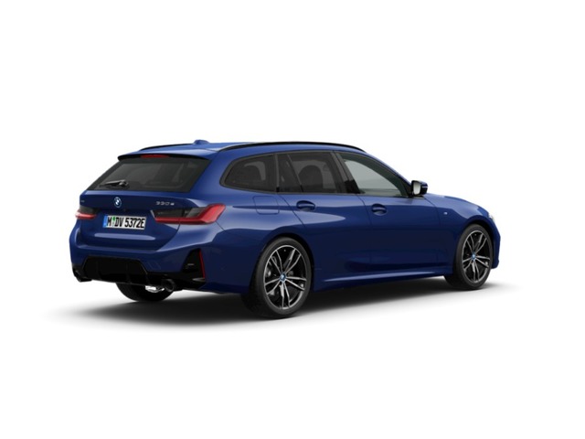 BMW Serie 3 330e Touring color Azul. Año 2024. 215KW(292CV). Híbrido Electro/Gasolina. En concesionario Movilnorte El Plantio de Madrid