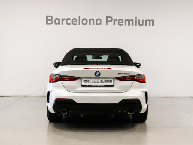 BMW Serie 4 M440d Cabrio color Blanco. Año 2024. 250KW(340CV). Diésel. En concesionario Barcelona Premium -- GRAN VIA de Barcelona