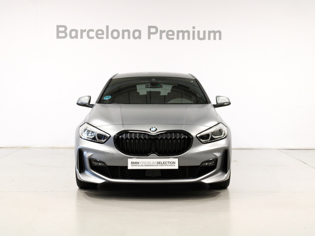 BMW Serie 1 118d color Gris. Año 2024. 110KW(150CV). Diésel. En concesionario Barcelona Premium -- GRAN VIA de Barcelona