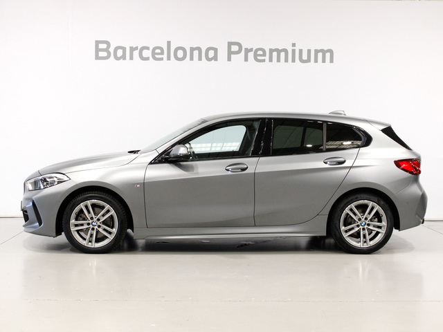 BMW Serie 1 118d color Gris. Año 2024. 110KW(150CV). Diésel. En concesionario Barcelona Premium -- GRAN VIA de Barcelona