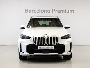 Fotos de BMW X5 xDrive50e color Blanco. Año 2024. 360KW(489CV). Híbrido Electro/Gasolina. En concesionario Barcelona Premium -- GRAN VIA de Barcelona