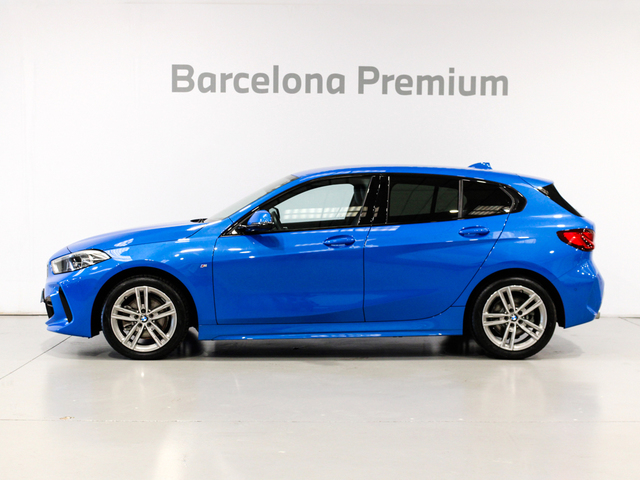 BMW Serie 1 118d color Azul. Año 2024. 110KW(150CV). Diésel. En concesionario Barcelona Premium -- GRAN VIA de Barcelona
