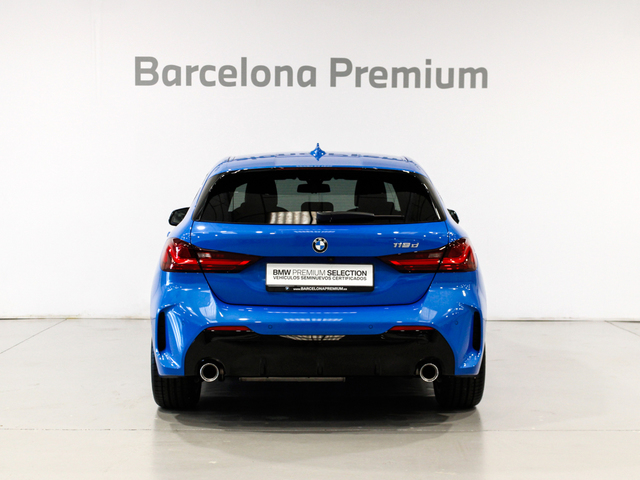 BMW Serie 1 118d color Azul. Año 2024. 110KW(150CV). Diésel. En concesionario Barcelona Premium -- GRAN VIA de Barcelona