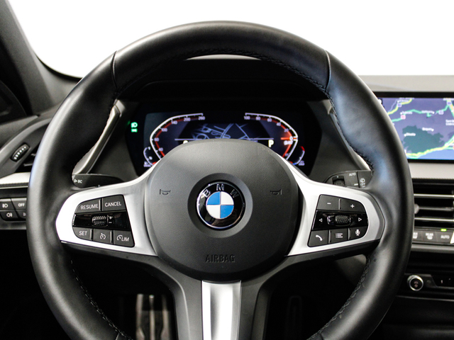 BMW Serie 1 118d color Azul. Año 2024. 110KW(150CV). Diésel. En concesionario Barcelona Premium -- GRAN VIA de Barcelona