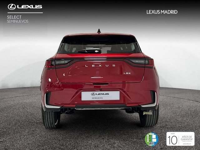 Foto 4 Lexus LBX 1.5 HEV Elegant Plus 100 kW (136 CV)