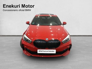 Fotos de BMW Serie 1 120d color Rojo. Año 2023. 140KW(190CV). Diésel. En concesionario Enekuri Motor de Vizcaya