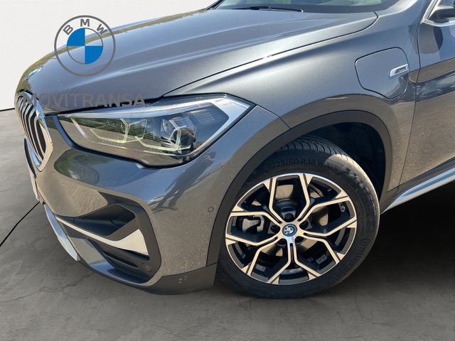 BMW X1 xDrive25e color Gris. Año 2022. 162KW(220CV). Híbrido Electro/Gasolina. En concesionario Movitransa Cars Jerez de Cádiz