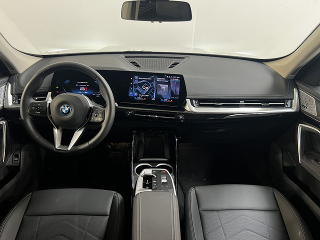 Foto 7 BMW iX1 xDrive30 230 kW (313 CV)