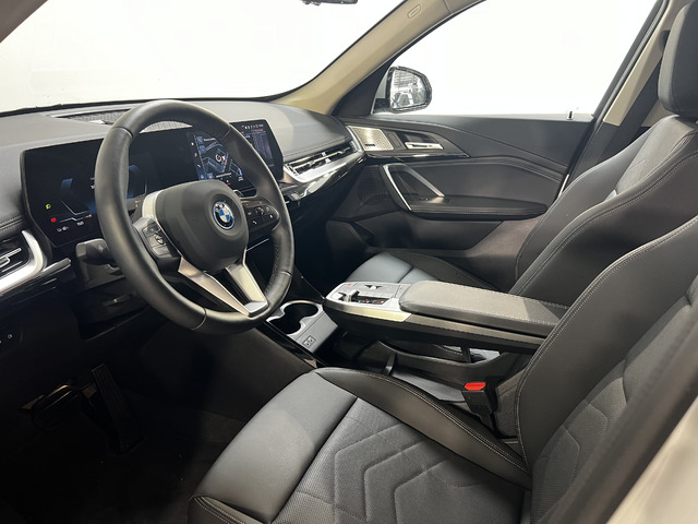Foto 11 BMW iX1 xDrive30 230 kW (313 CV)