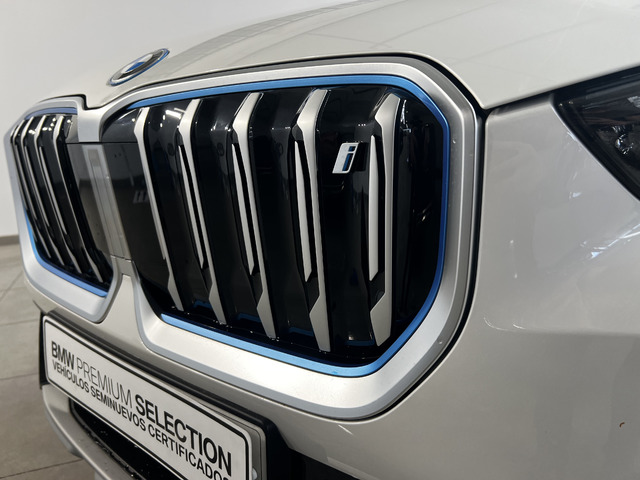 Foto 15 BMW iX1 xDrive30 230 kW (313 CV)