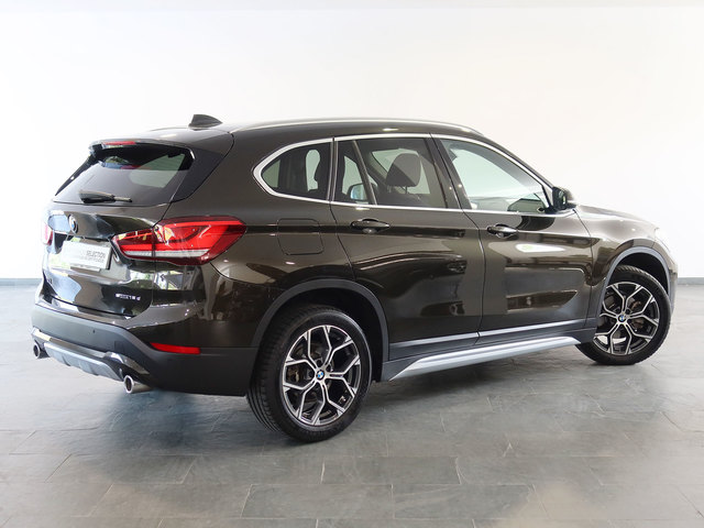 BMW X1 sDrive18d color Verde. Año 2021. 110KW(150CV). Diésel. En concesionario Autogal de Ourense