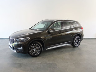 Fotos de BMW X1 sDrive18d color Verde. Año 2021. 110KW(150CV). Diésel. En concesionario Autogal de Ourense