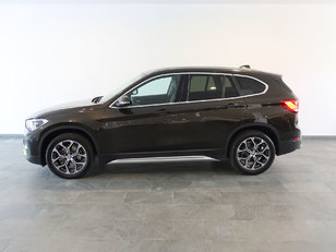 Fotos de BMW X1 sDrive18d color Verde. Año 2021. 110KW(150CV). Diésel. En concesionario Autogal de Ourense