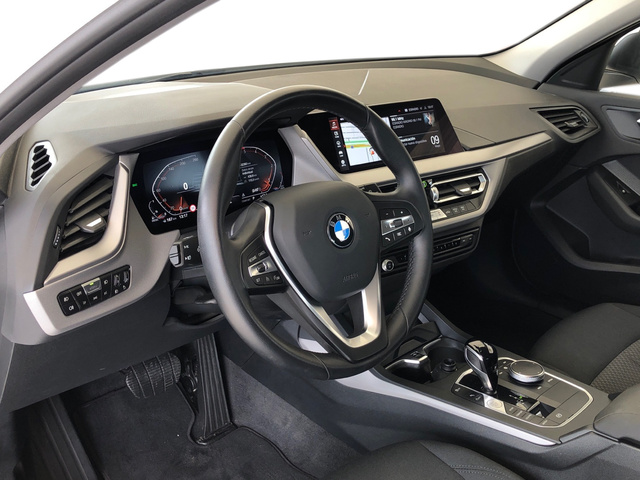 BMW Serie 1 118d color Blanco. Año 2024. 110KW(150CV). Diésel. En concesionario Vehinter Getafe de Madrid