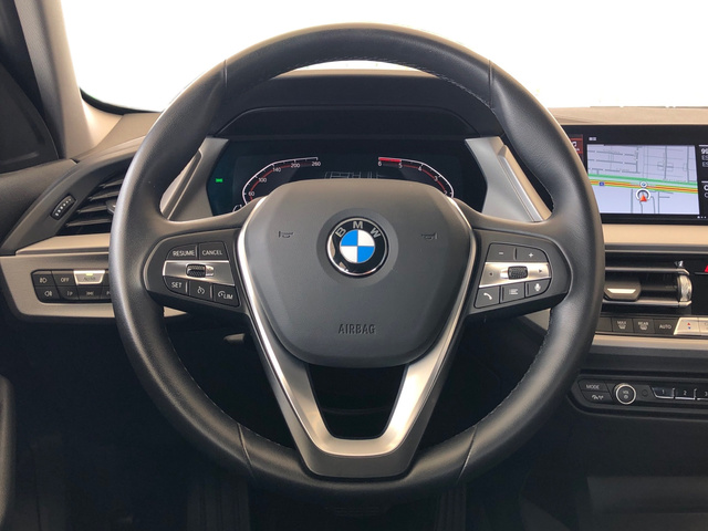 BMW Serie 1 118d color Blanco. Año 2024. 110KW(150CV). Diésel. En concesionario Vehinter Getafe de Madrid