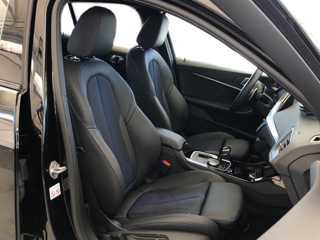 BMW Serie 1 118d color Negro. Año 2024. 110KW(150CV). Diésel. En concesionario Vehinter Getafe de Madrid