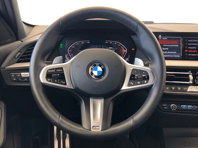 BMW Serie 1 118d color Negro. Año 2024. 110KW(150CV). Diésel. En concesionario Vehinter Getafe de Madrid