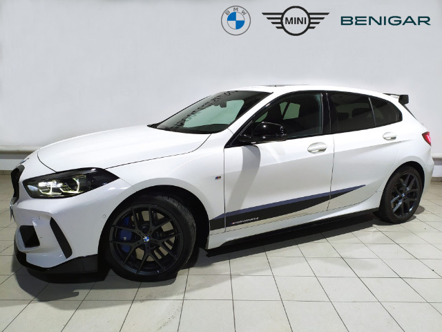 BMW Serie 1 M135i color Blanco. Año 2021. 225KW(306CV). Gasolina. En concesionario Hispamovil, Orihuela de Alicante