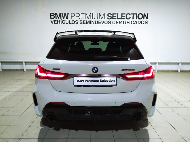BMW Serie 1 M135i color Blanco. Año 2021. 225KW(306CV). Gasolina. En concesionario Hispamovil, Orihuela de Alicante