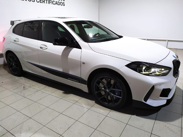 BMW Serie 1 M135i color Blanco. Año 2021. 225KW(306CV). Gasolina. En concesionario Hispamovil, Orihuela de Alicante
