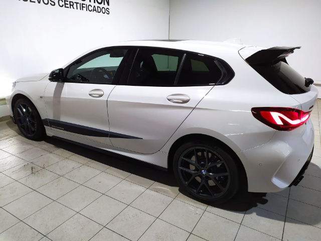 BMW Serie 1 M135i color Blanco. Año 2021. 225KW(306CV). Gasolina. En concesionario Hispamovil, Orihuela de Alicante