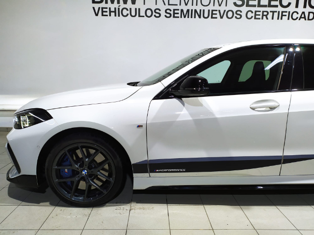 BMW Serie 1 M135i color Blanco. Año 2021. 225KW(306CV). Gasolina. En concesionario Hispamovil, Orihuela de Alicante